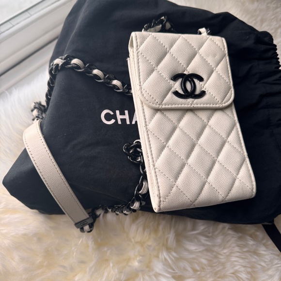 Chanel phone bag - Picture 3 of 3